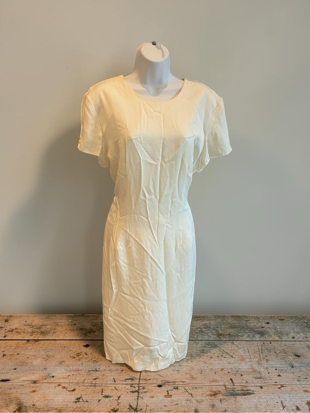 Danny & Nicole Classic Cream Short Sleeve Shift Dress – Size 14